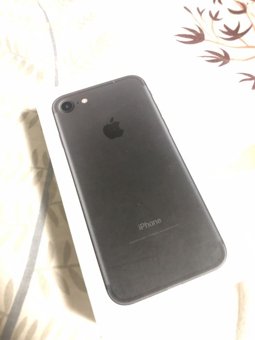 Продам каробку от айфон 7 32гб