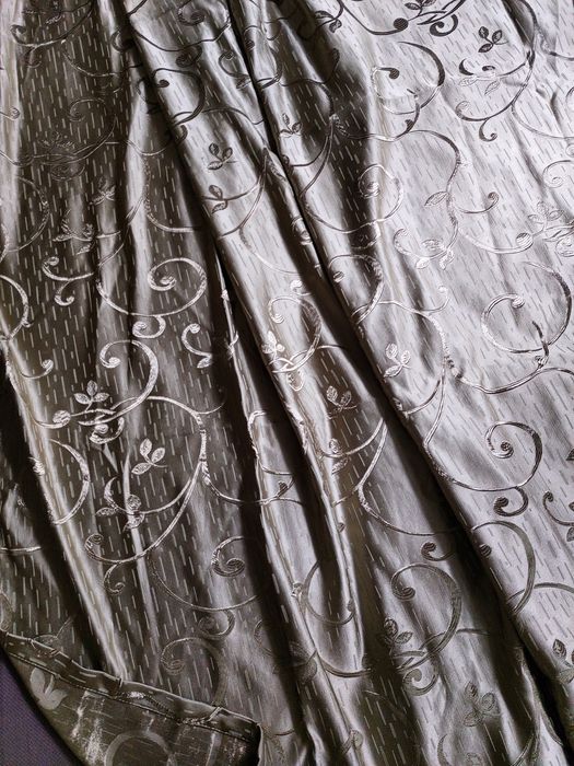 Продам  шторы с ламбрекеном