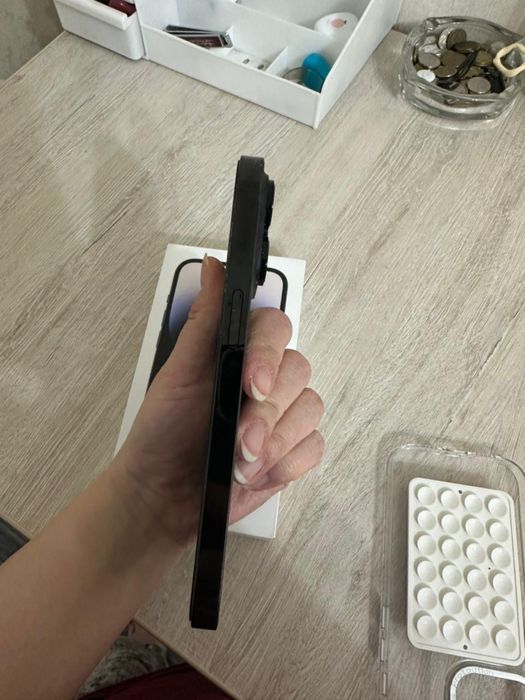 Продам айфон 14 про