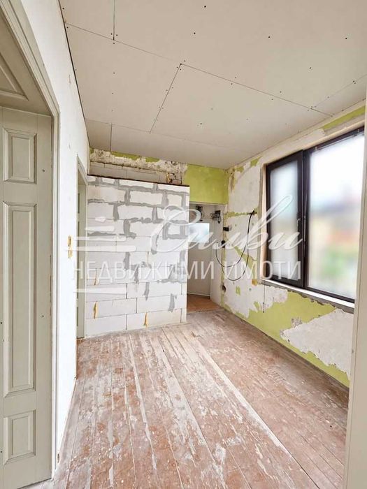 Продава се Етаж от къща в Шумен, Център - 81 кв.м за 1297 €/кв.м - Снимка #3