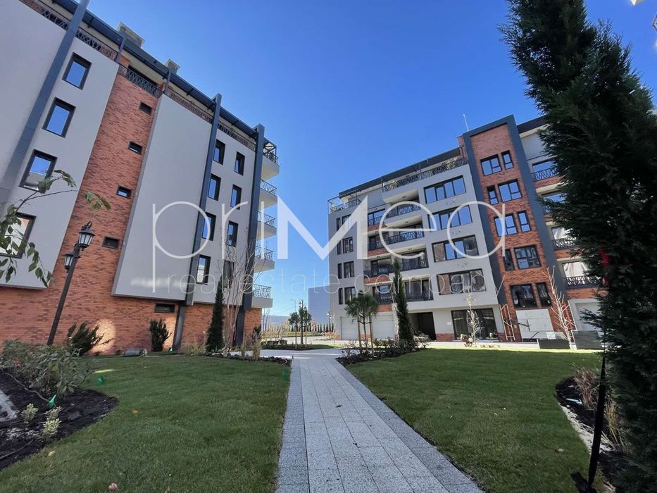 Продава се Тристаен апартамент в Бургас, Славейков - 139 кв.м за 1180 €/кв.м - Снимка #1