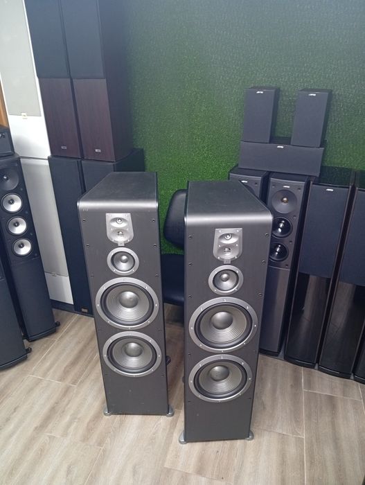 Флагмана от серията JBL ES-100