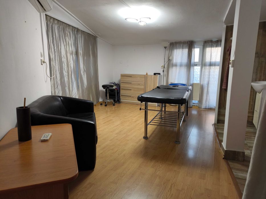 Închiriez cameră mobilată în salon de înfrumusețare