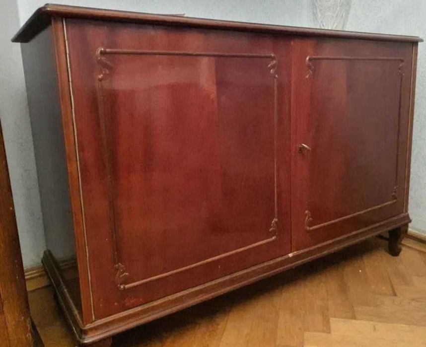 Comodă vintage din lemn masiv – eleganță discretă, stil autentic/ set