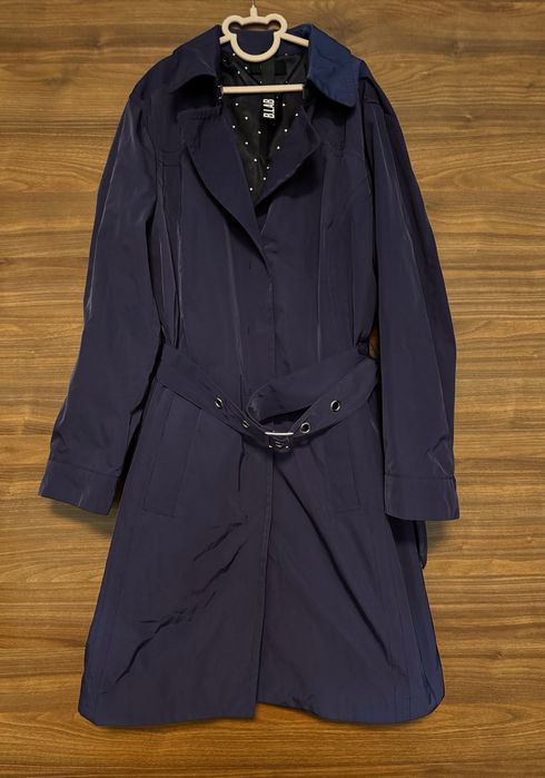 Дамски шлифер в син цвят .