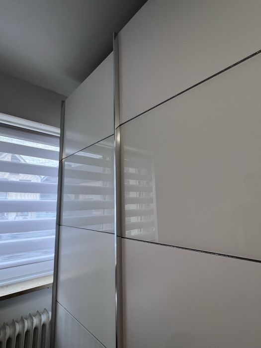 Dressing/Dulap 300/220/62 cm 2 usi culisante alb mat si sticla