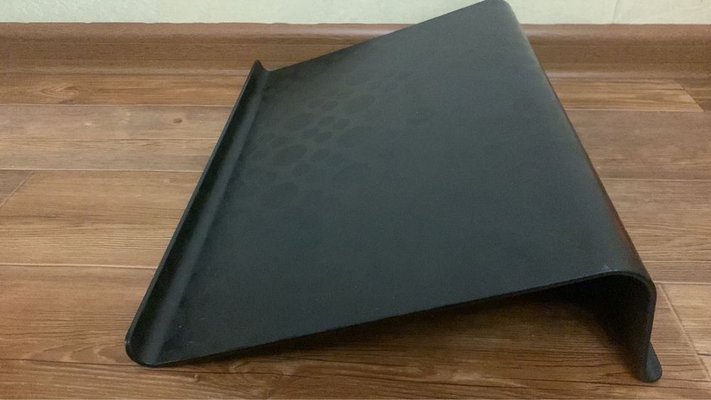 Продам подстпвку под ноутбук