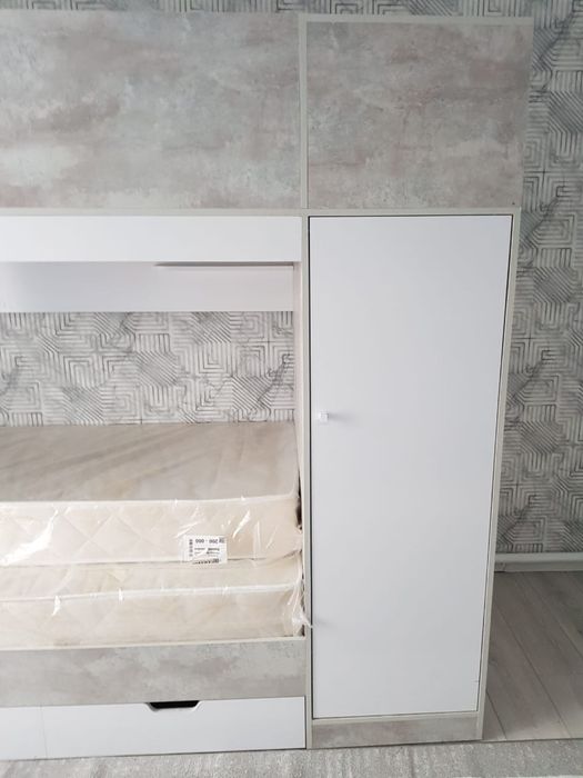 Кровать двух яростная