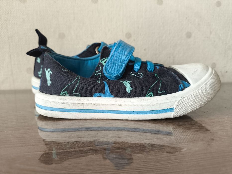 Продам детскую обувь 26 размер