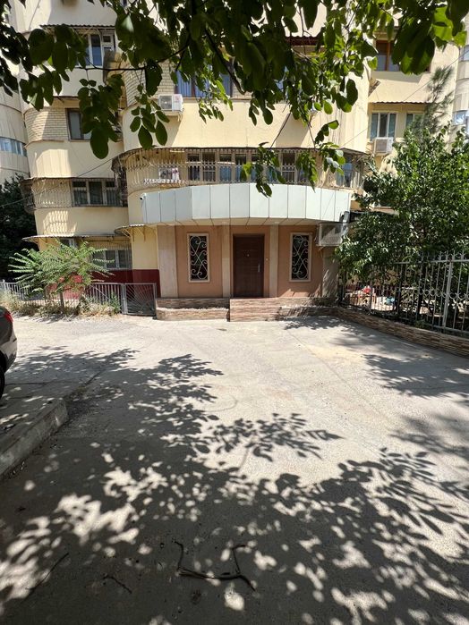 Tayor biznes. Ofis sotiladi ichida ijarachisi bor.