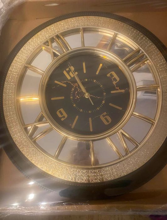 Прекрасен стенен часовник