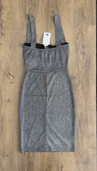 нова блестяща рокля