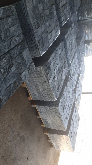 Син естествен камък