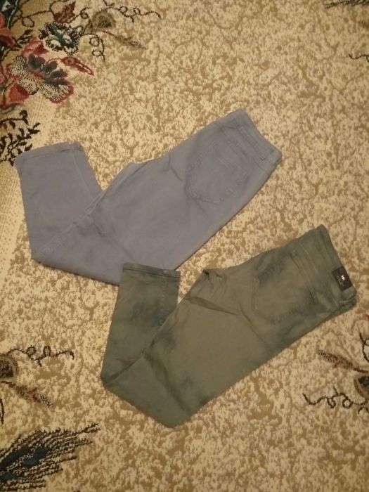 Джинсы серые и зелёные зара