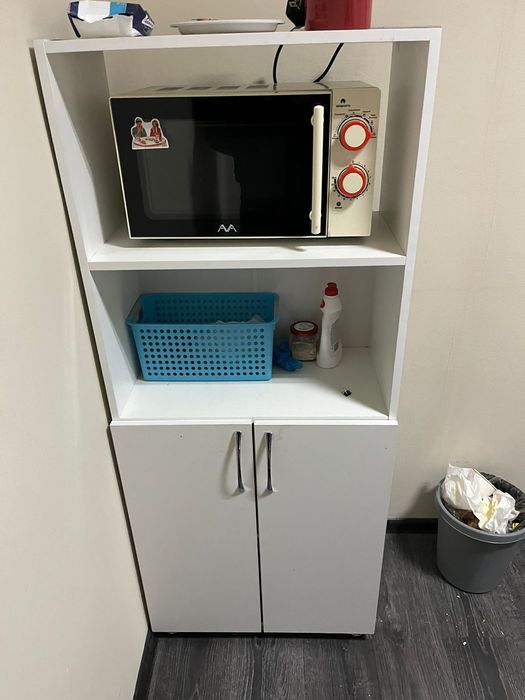 Шкаф с микроволновкой