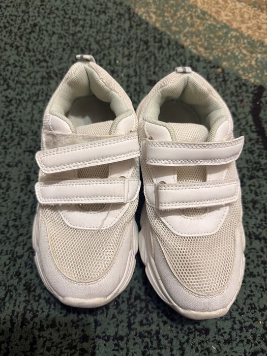 Кроссовки белые