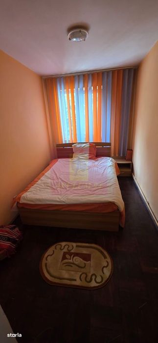 Apartament 3 camere de vanzare in Campina