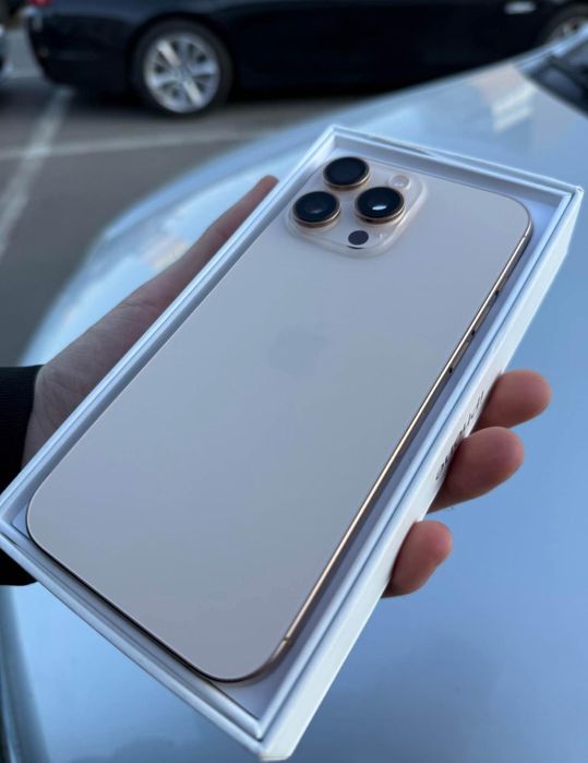 Vând iPhone 16 pro max Desert Titanium