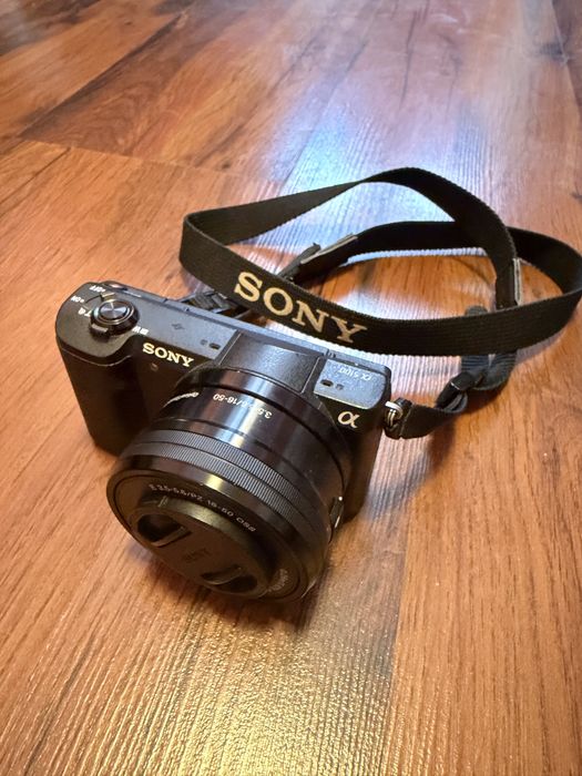 Sony Alpha A5100 + 16–50 OSS + 50mm f/1.8 OSS