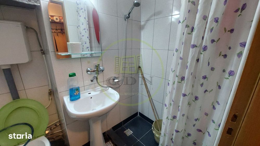 Apartament doua camere semidecomandat, parter, Craiovita zona Scoala 3