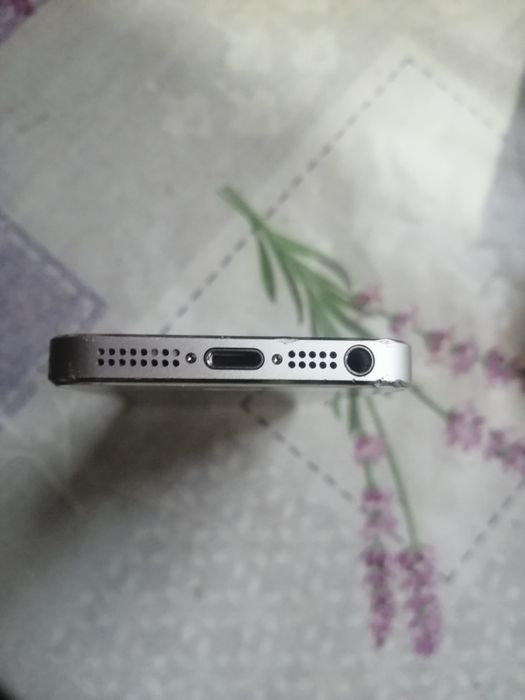 Vând Iphone 5s. Trebuie resetat din fabrica. Pret 160 lei