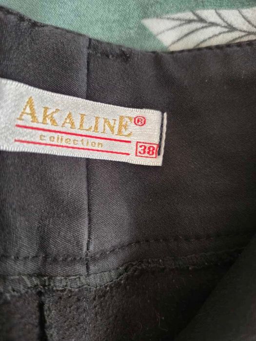 Pantaloni negri eleganti office AKALINE Collection marimea 38 / S cu fermoar auriu la glezna
