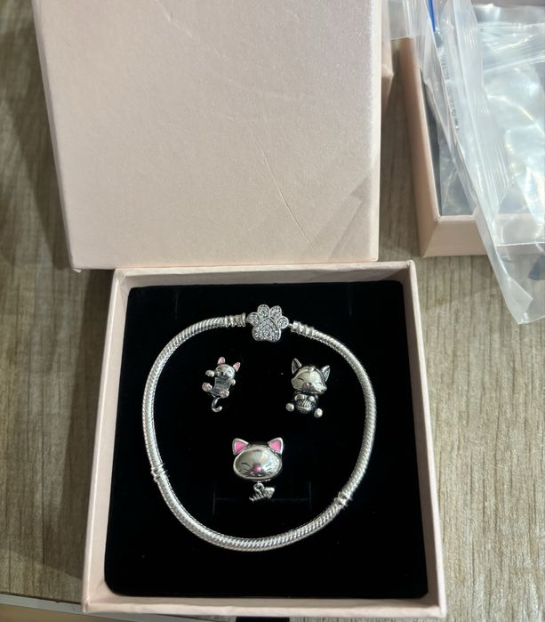 Гривна Пандора с 3бр талисмани