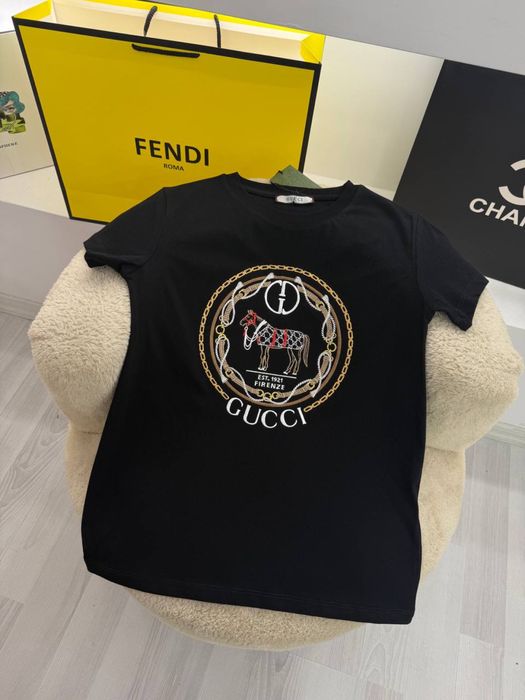 Продавам дамски тениски топ качество