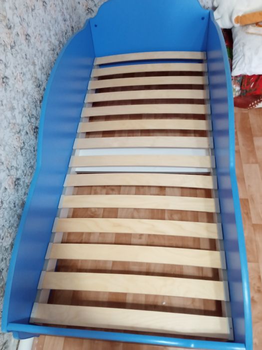 Кровать машина детская