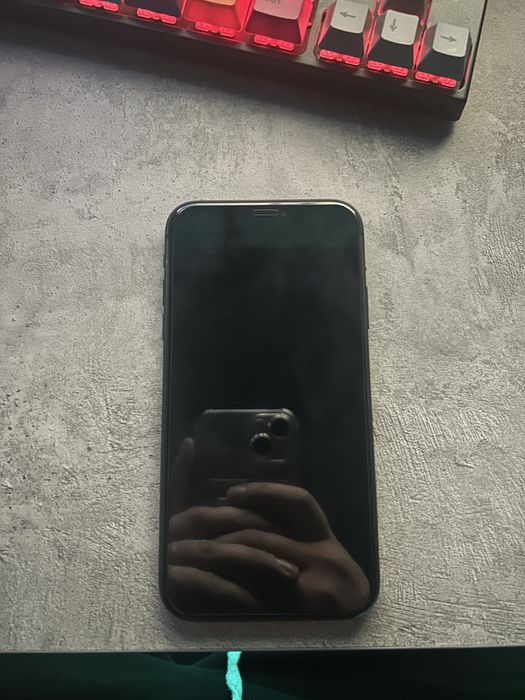 Apple iphone 11.