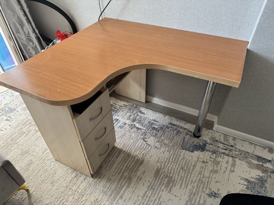 Стол угловой компюьтерный