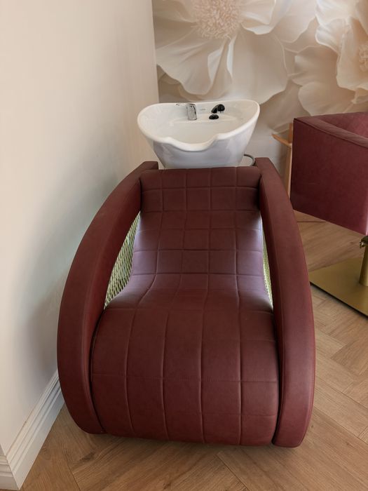 Scafa coafor si scaune de lucru