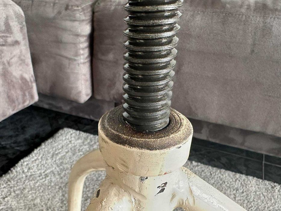 Соц Медицинско Столче на Винт