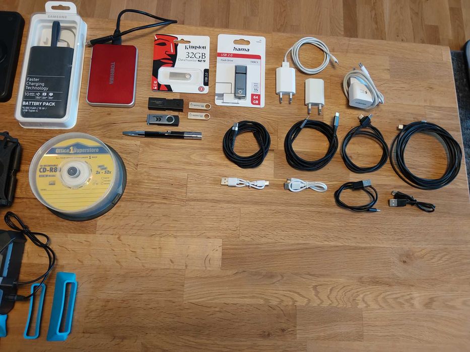 Аксесоари за телефони и компютри