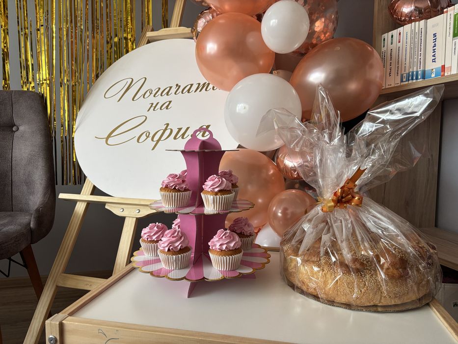 Дървен статив под наем