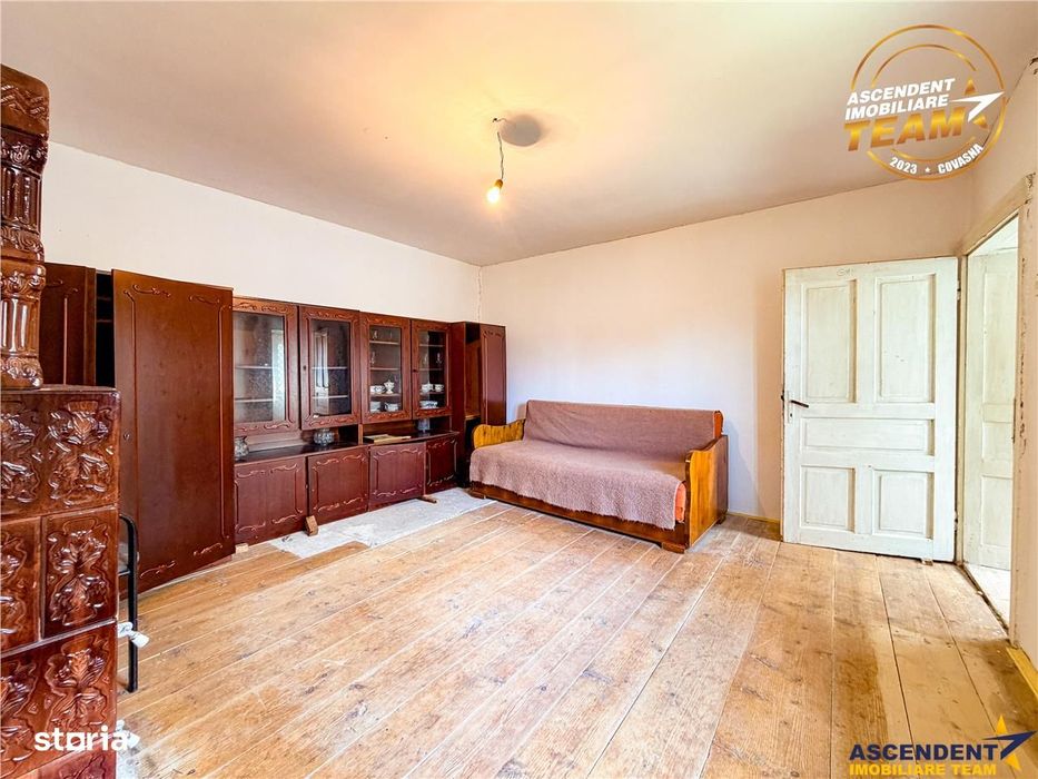 Casa din caramida cu 1.087 mp teren, pozitie centrala, utilitati la po