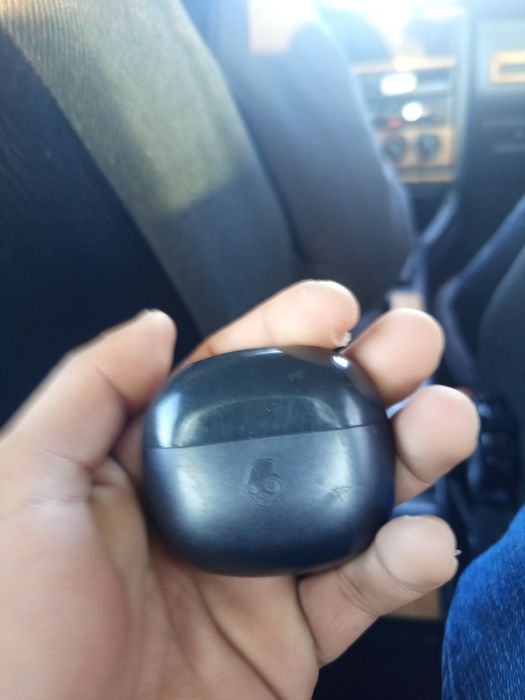 Продавам Оригинални слушалки без забележка батерията държи по 15 дена