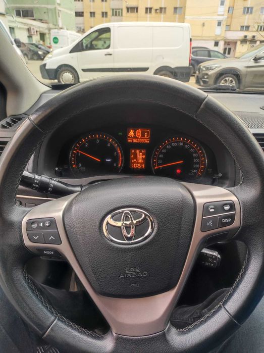 Vand Toyota avensis 2.0 , 2011