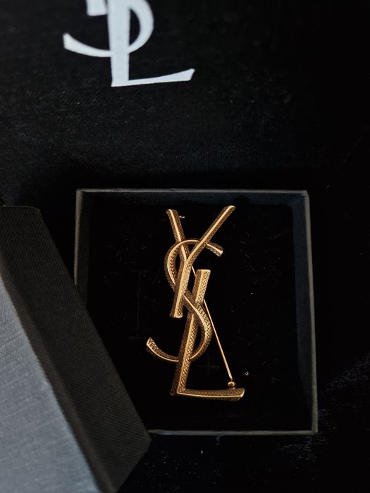 Saint Laurent brosa texturata YSL logo