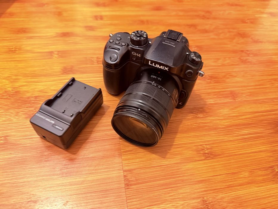 Aparat foto Lumix GH4 Kit cu obiectiv G Vario 14-140 F 3.5-5.62