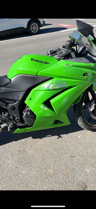 Vând Kawasaki ninja 250r