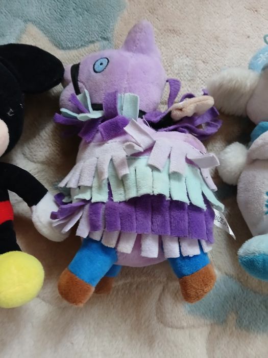 Плюшени мечета на различни герои