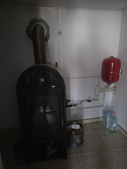 Vând casă parțial modernizată și teren 1800 mp – Tipărești, Prahova