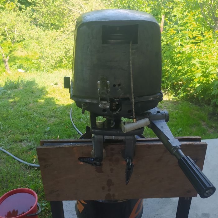 Продам лодочный мотор ветерок 8