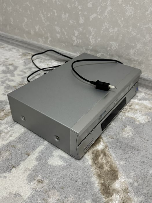 Видеомагнитофон LG L326 VHS