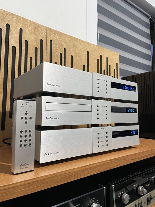 Arcus first class amplifier cd player si tuner