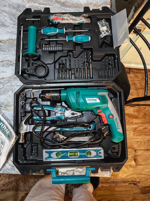 Продам набор инструментов с дрелью TOTAL