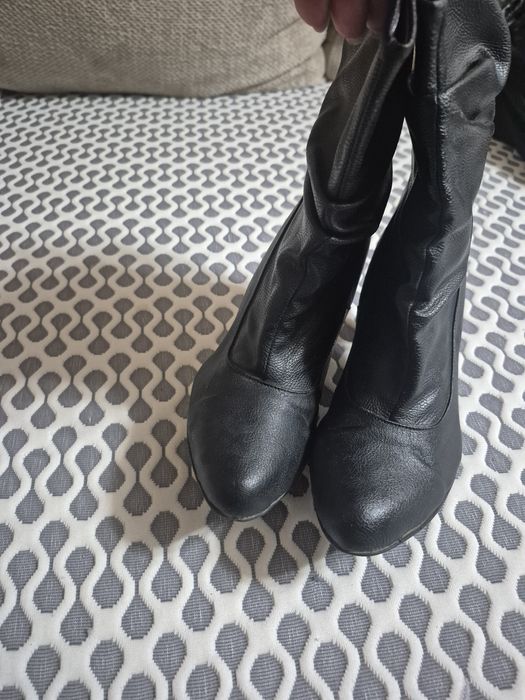 Продам батинки  Италия