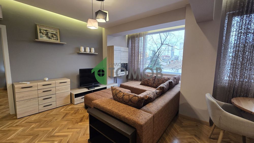 Луксозно обзаведен двустаен апартамент под наем в Център