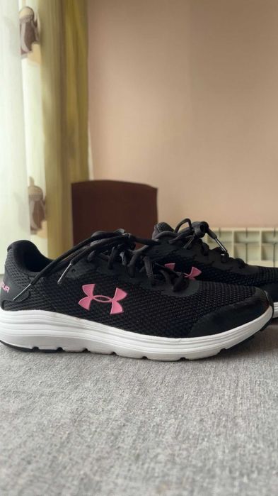 Vând adidasi damă Under Armour